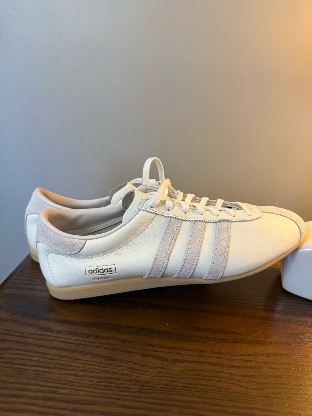 adidas Paris
White Chalk Pearl Gum size 9.5 Men’s 10.5 women’s